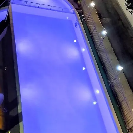 Dolphin Beach-делфин бийч *